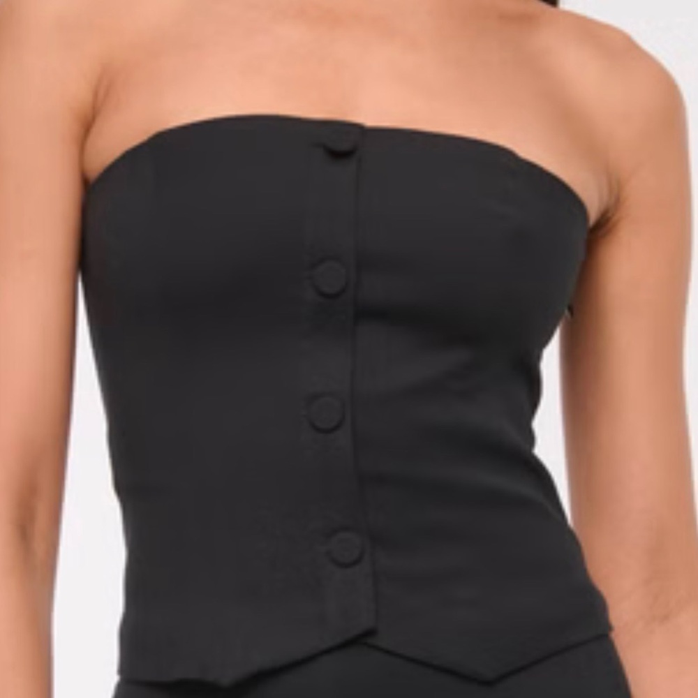 ABERCOMBIE AND FITCH TAILORED STRAPLESS TOP